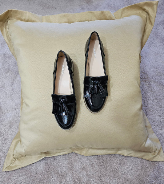 LIMELIGHT KILTIE Black Loafers with Tassels