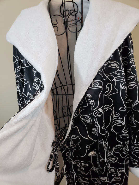 JMONIQUE BOUTIQUE Comfort Keeper Robe - Silky Print Black & White Abstract Revival Faces - New